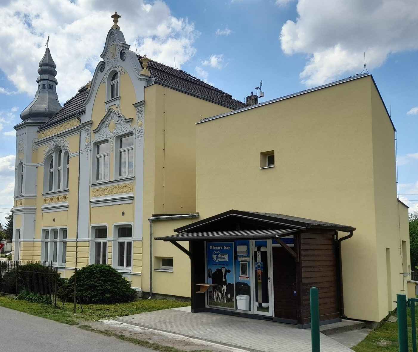 MLÉKOMAT-BŘEZINA